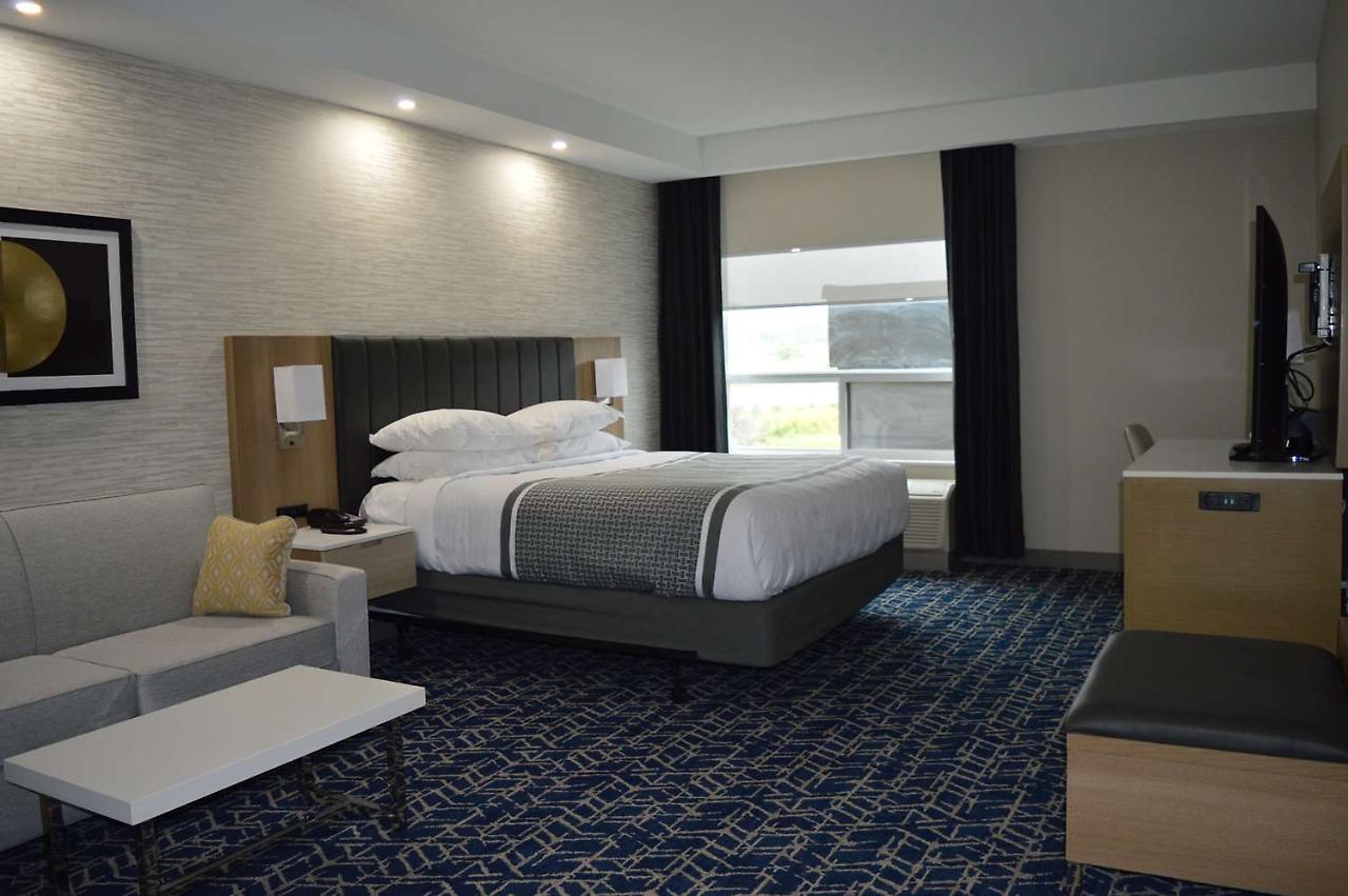 Best Western Premier Route 97 Vernon Exterior photo