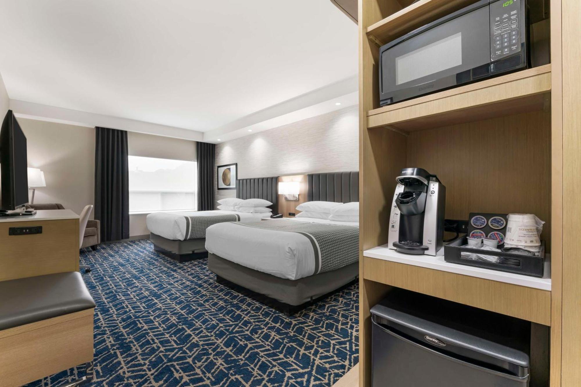 Best Western Premier Route 97 Vernon Exterior photo