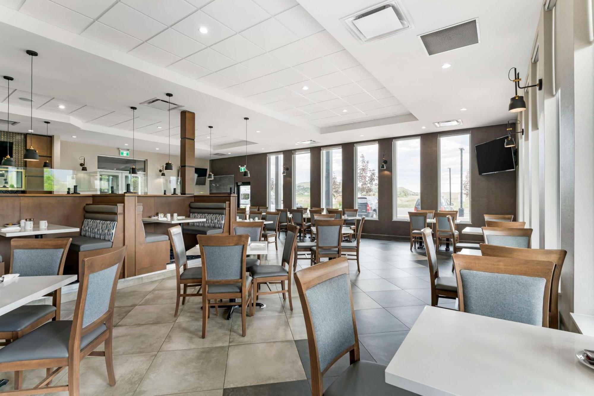 Best Western Premier Route 97 Vernon Exterior photo