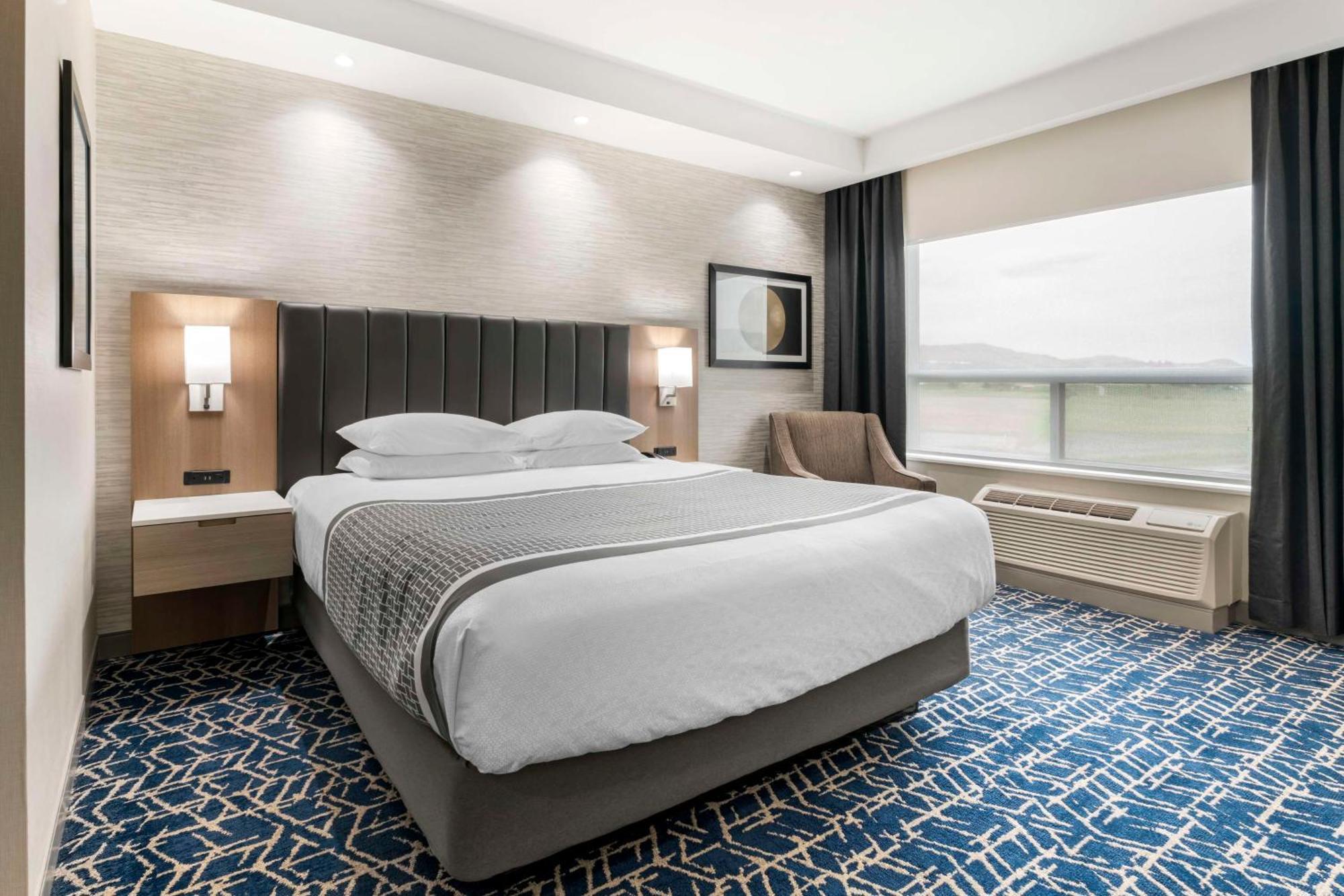 Best Western Premier Route 97 Vernon Exterior photo
