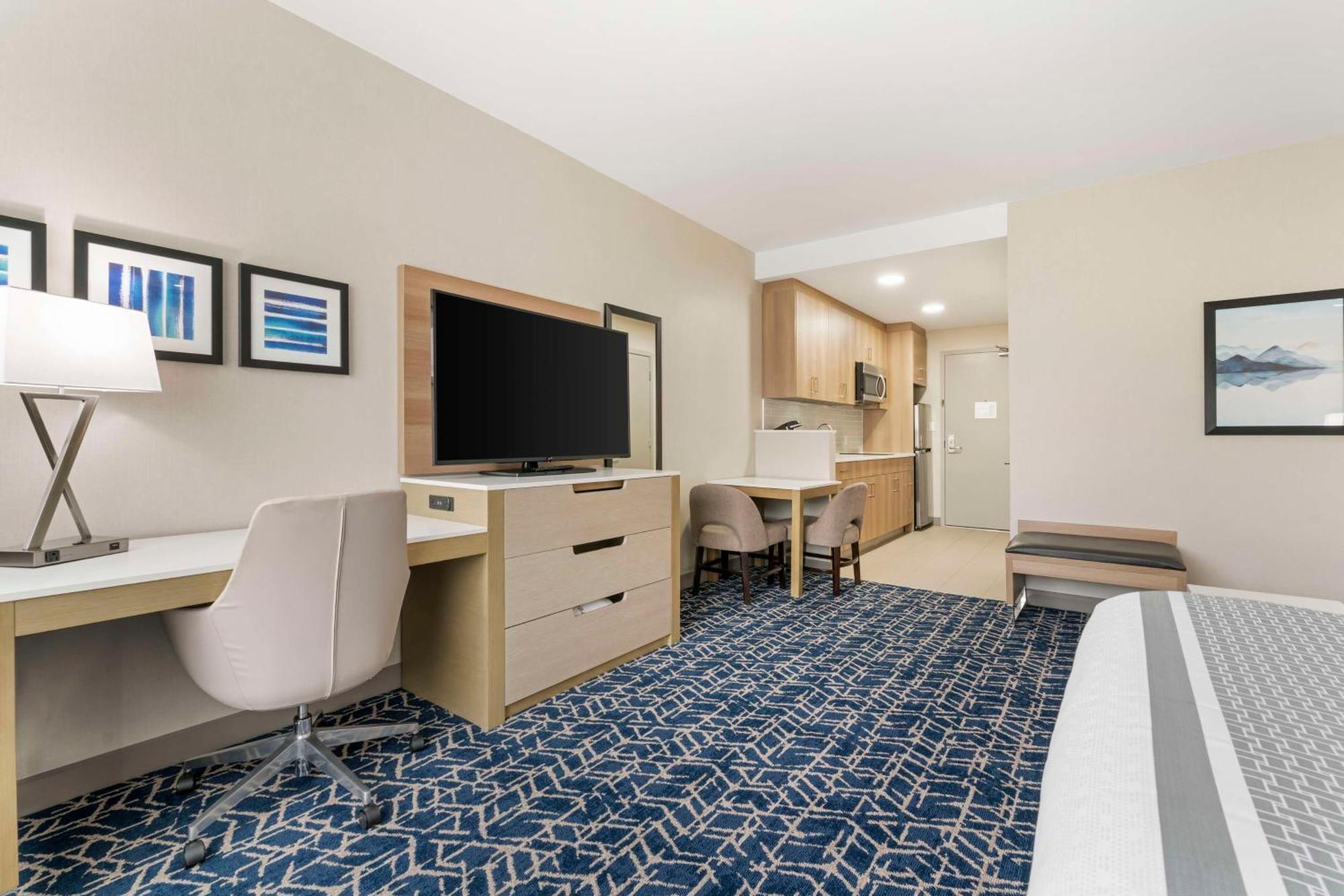 Best Western Premier Route 97 Vernon Exterior photo