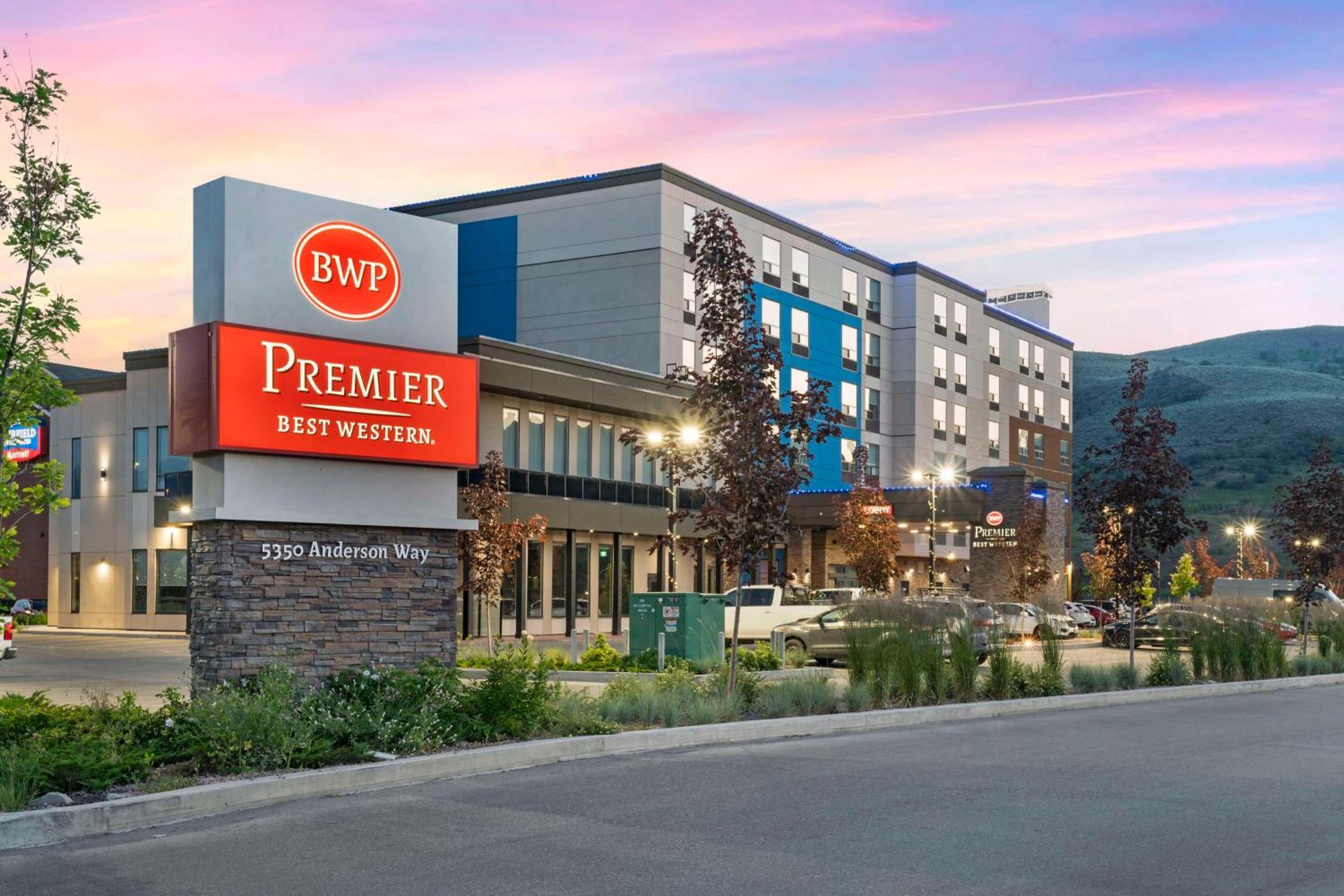 Best Western Premier Route 97 Vernon Exterior photo