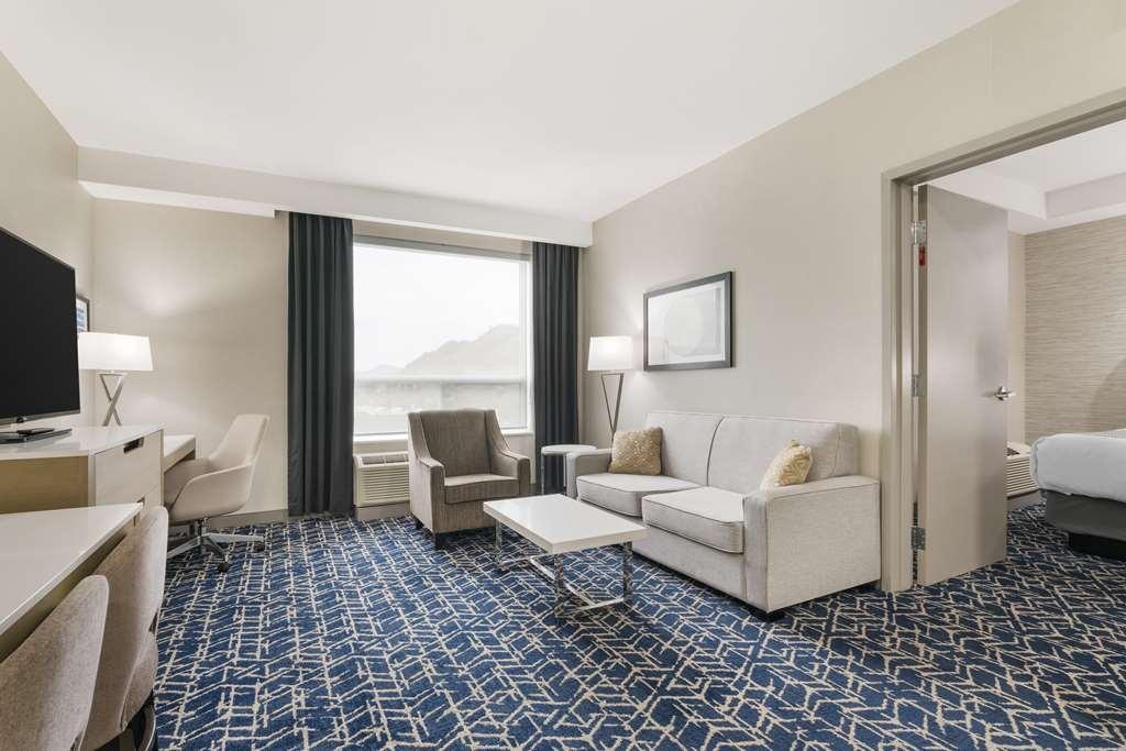 Best Western Premier Route 97 Vernon Room photo