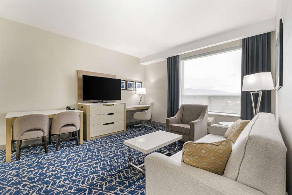 Best Western Premier Route 97 Vernon Room photo
