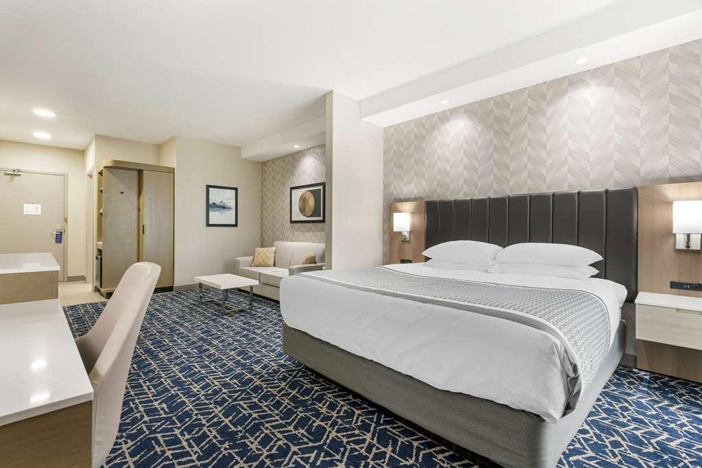Best Western Premier Route 97 Vernon Room photo